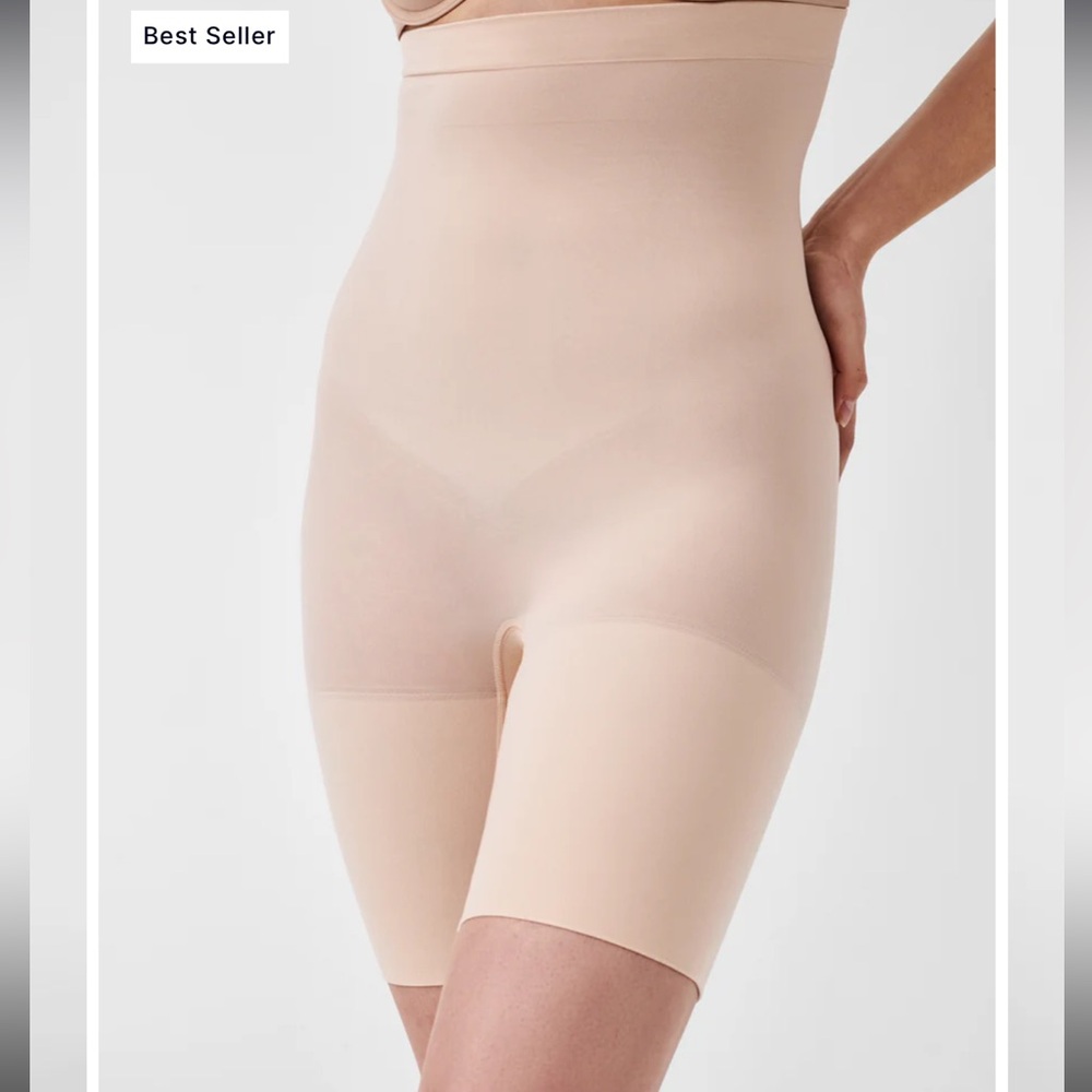 SPANXsculpt™ Seamless Power High-Waisted Mid-Thigh Short